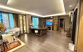 Chiang Mai Night Market Super Large Luxurious 3-Bedroom Hotel-Style Condo